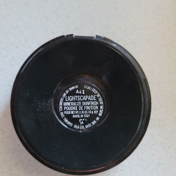 New MAC Powder - Picture 3 of 3